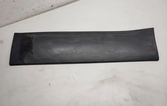 Nissan Qashqai+2 Rear door trim (molding) 82871EY11E