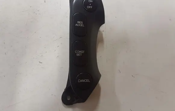 Hyundai Santa Fe Steering wheel buttons/switches 967002B100 967002B200