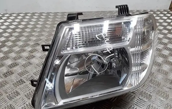 Nissan Navara Headlight/headlamp 260605x00b