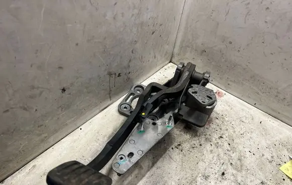 Opel Antara Brake pedal 401615