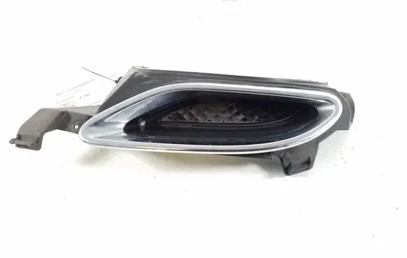 Quarter panel pressure vent