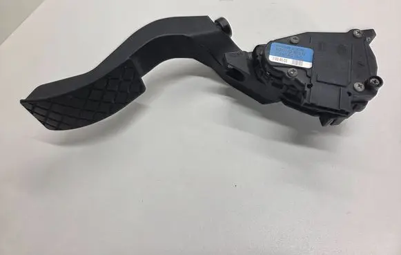 Audi A6 S6 C5 4B Accelerator throttle pedal 8D1723523N