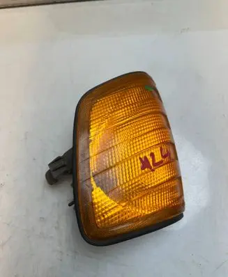 Mercedes-Benz E W124 Front indicator light 42704r6