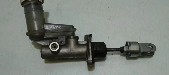 Mitsubishi Pajero Clutch slave cylinder 