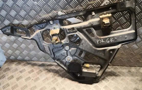 Rear window lifting mechanism without motor