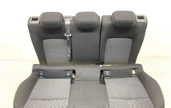 Opel Astra K Second row seats 
