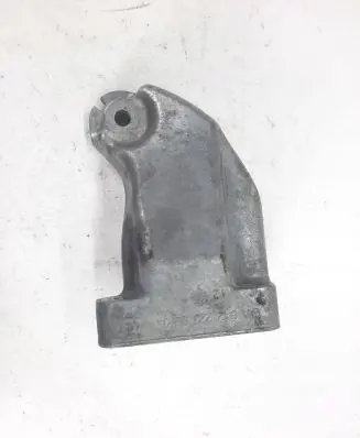 Mercedes-Benz E W212 Engine mounting bracket A6422233304