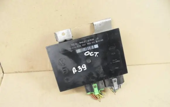 Skoda Octavia Mk1 (1U) Engine control unit/module 1C0962258J 5ZA00795550