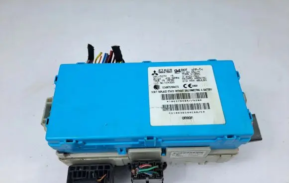 Mitsubishi Pajero Fuse module G8C527M