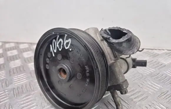 Mercedes-Benz E W212 Power steering pump A0064667501