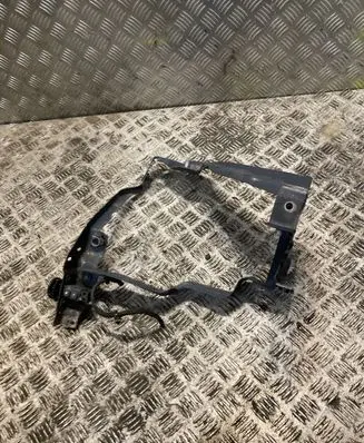 Mercedes-Benz C W204 Headlight/headlamp mounting bracket 2046201291 A2046201291