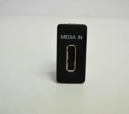 Volkswagen Golf VII AUX in-socket connector 5G0035222A 5Q0035736