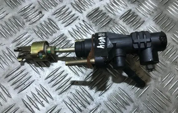 Clutch master cylinder