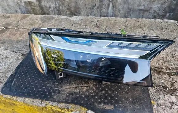 Audi Q7 4M Headlight/headlamp 4M0941086D