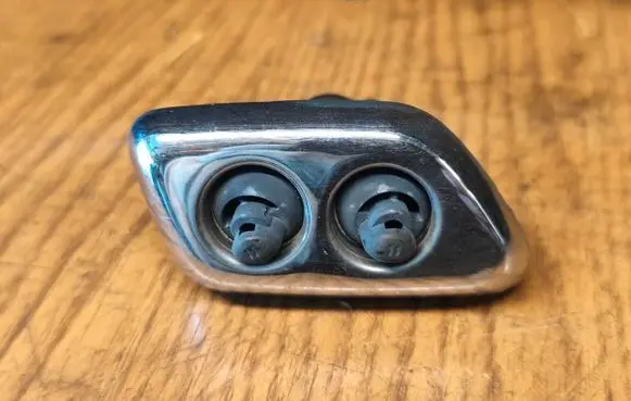 Chrysler 300 - 300C Headlight washer spray nozzle 