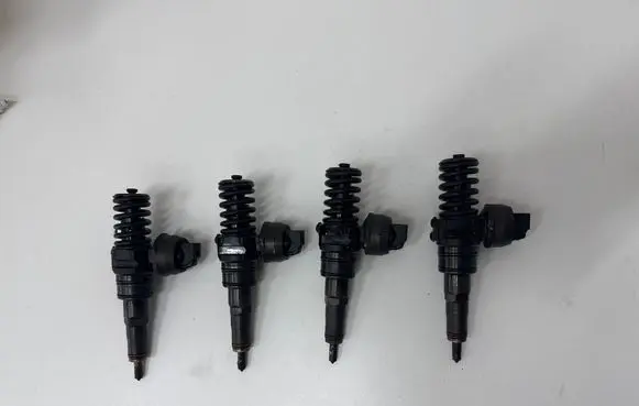 Skoda Superb B5 (3U) Fuel injector 038130073BA
