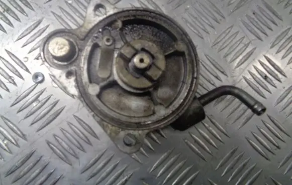 Toyota Yaris Vacuum pump