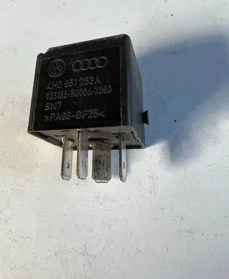 Volkswagen PASSAT B8 Other relay 4H0951253A
