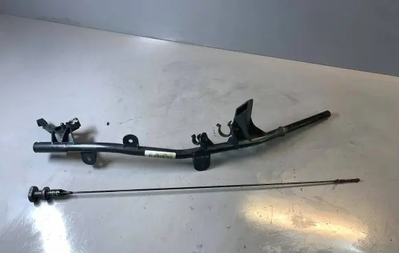 BMW 5 F10 F11 Oil level dip stick 851181801