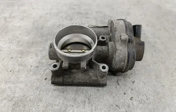 Ford Focus C-MAX Throttle body valve 