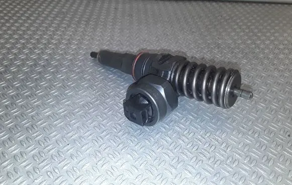 Volkswagen PASSAT B5 Fuel injector 038130073f 0414720007