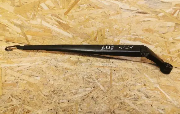Toyota Auris 150 Front wiper blade arm 3441912