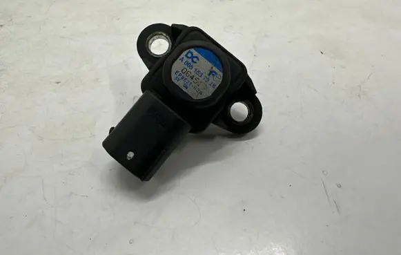 Mercedes-Benz E W211 Air pressure sensor A0051537228