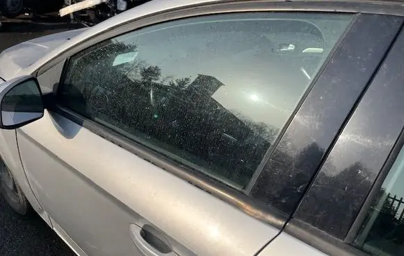 Ford Mondeo MK IV Front door window glass four-door 