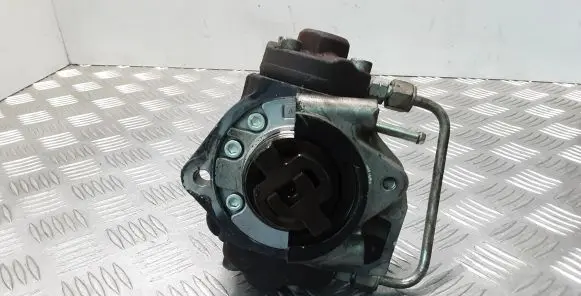 Toyota Avensis T250 Fuel injection high pressure pump 221000R010 2940000314