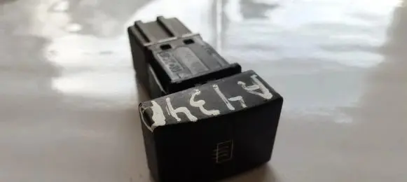 Peugeot 406 Windscreen/window heater switch 10A8