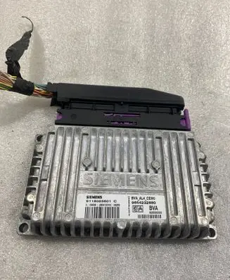 Peugeot 407 Engine control unit/module 9654232880 S118025601C
