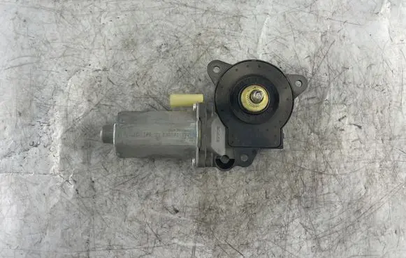 Ford Fiesta Front door window regulator motor 0130821939