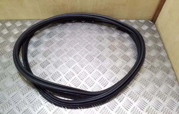 Trunk rubber seal (body)