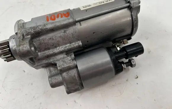 Audi Q3 F3 Starter motor 02E911022H
