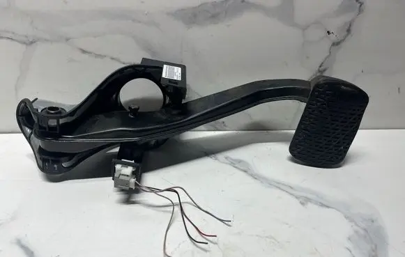 Mercedes-Benz C W204 Brake pedal A2042902001