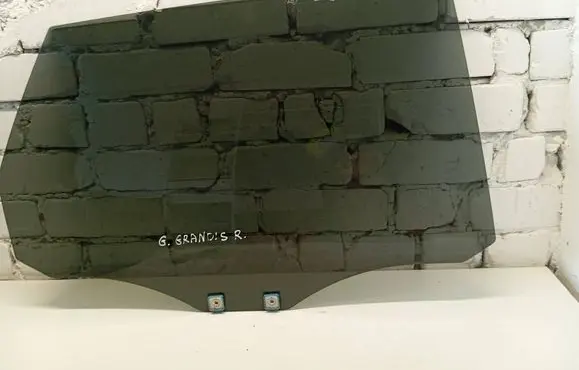 Mitsubishi Grandis Rear door window glass 43R003021