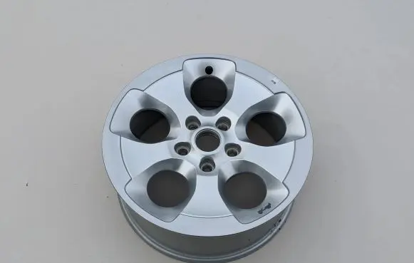 Jeep Wrangler R18 alloy rim 