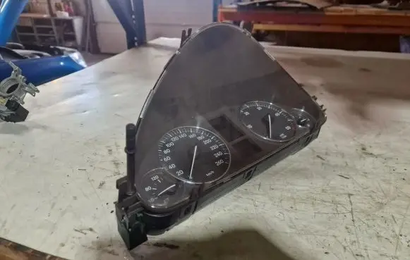 Mercedes-Benz C W203 Speedometer (instrument cluster) A2035404947