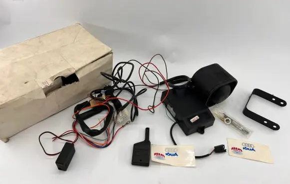 Audi A6 S6 C5 4B Alarm control unit/module 4D0W02351