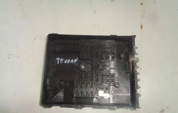 Volkswagen Touran I Fuse box set 1K0937125A