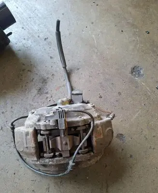 Mercedes-Benz E W211 Front brake caliper