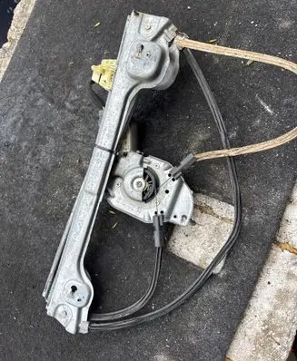 Peugeot 1007 Front door window regulator with motor 118356 118357