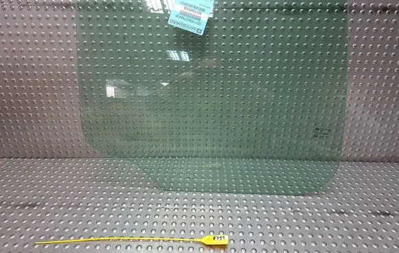 Chrysler 300C Sliding door window/glass 55113490AB