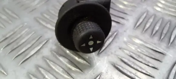 Wing mirror switch