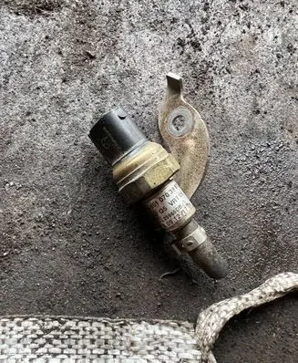 Mercedes-Benz E W212 Oil pressure sensor a6510703981