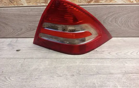 Mercedes-Benz C W203 Rear/tail lights UL03312 S1021632 R0011B022R01