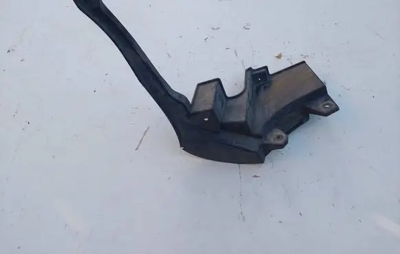 Mercedes-Benz GLE (W166 - C292) Front bumper mounting bracket A1668852524