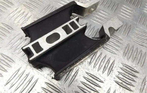 Volvo S90, V90 Gearbox mounting bracket 