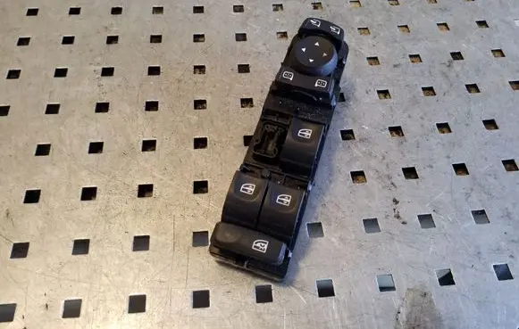 Renault Scenic III - Grand scenic III Electric window control switch E301670780C