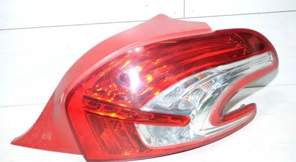 Peugeot 208 Rear/tail lights 9672628380